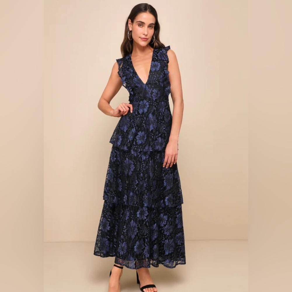Lulu’s Molinetto Navy Blue Lace Ruffled Tiered Sleeveless Maxi Dress Small EUC
